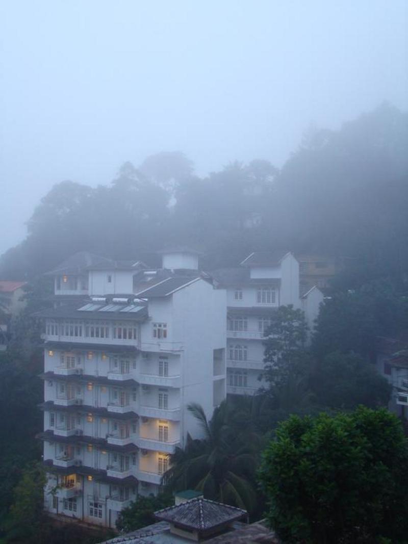 Oak Ray Serene Garden Hotel Kandy Exterior foto